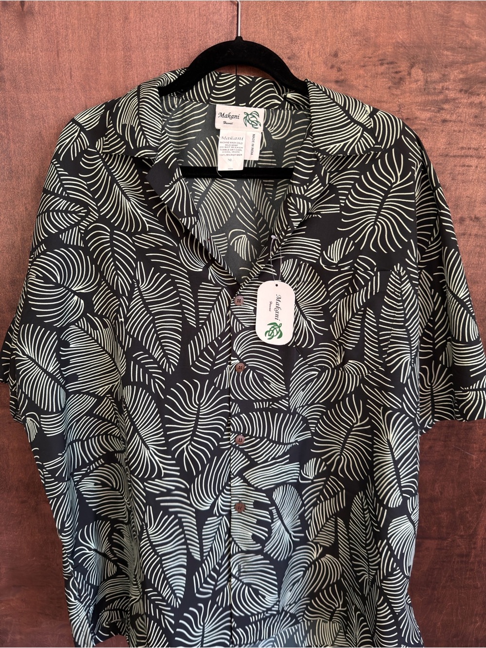 Black Short-Sleeve Button-Down Shirt with White Leaf Print (1010)